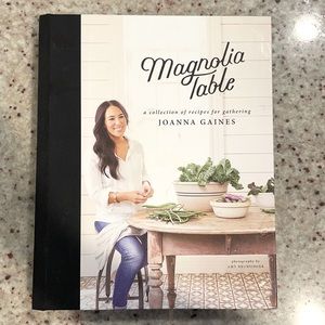 Magnolia table cookbook volume 1, NWT